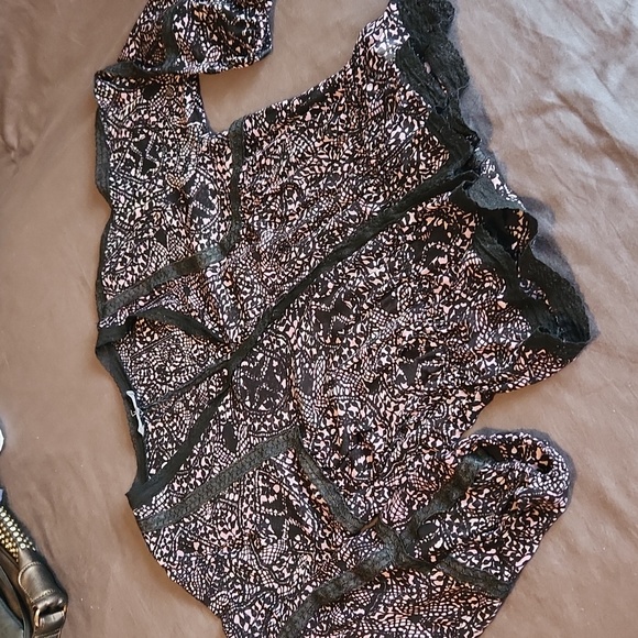 Buffalo Chiffon Top, size Large - Picture 2 of 8